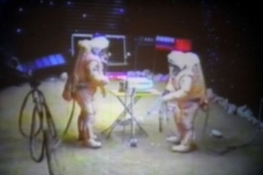 Du hành gia đổ bộ thành công xuống Hành tinh Đỏ giả tưởng