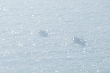 Tàu cá chở đoàn cán bộ khoa học cháy do nổ bình ắc quy