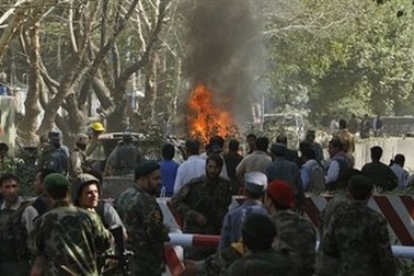 Kabul: Đánh bom trước trụ sở NATO, 73 người thương vong