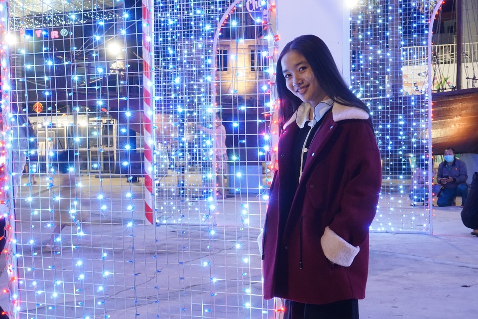 Không khí Noel sớm trên khắp nẻo đường ở TP Đà Nẵng - 14 Không khí Noel sớm trên khắp nẻo đường ở TP Đà Nẵng - 14
