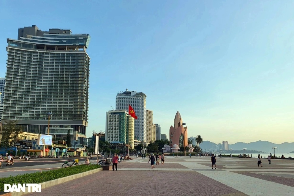 Khánh Hòa: Người vùng vàng được tập thể dục ngoài trời, quán mở bán mang về - 1 Khánh Hòa: Người vùng vàng được tập thể dục ngoài trời, quán mở bán mang về - 1