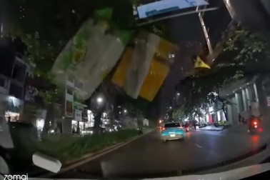 Thanh niên gặp nạn vì chạy xe máy tốc độ cao, lạng lách trên đường