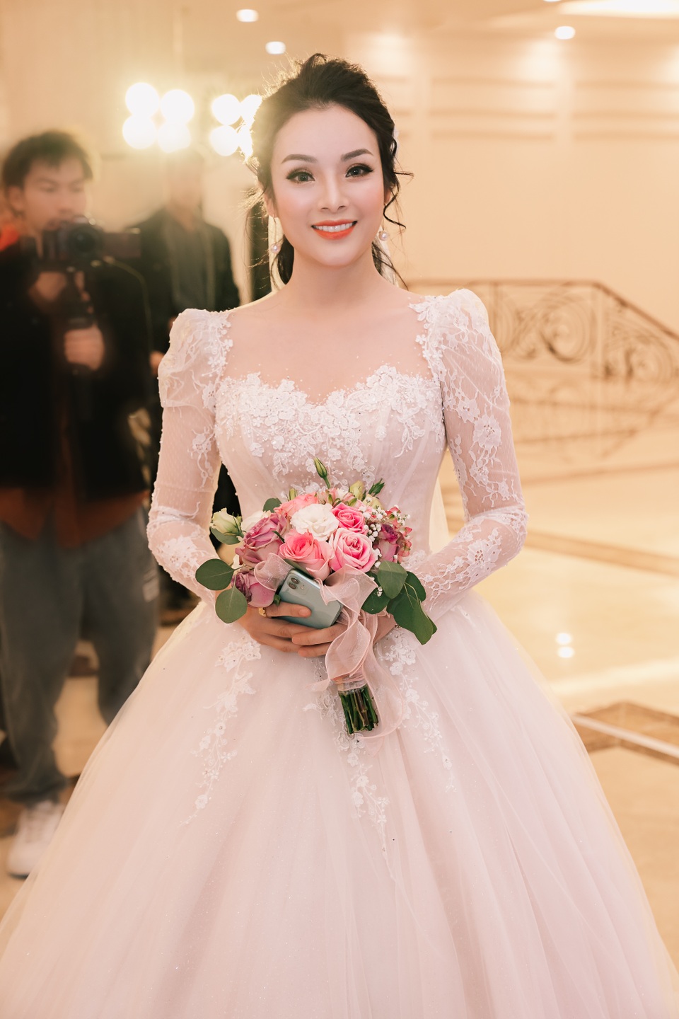 Tân Nhàn bất ngờ tái hôn sau khi bí mật ly hôn ca sĩ Tuấn Anh - 3 Tân Nhàn bất ngờ tái hôn sau khi bí mật ly hôn ca sĩ Tuấn Anh - 3