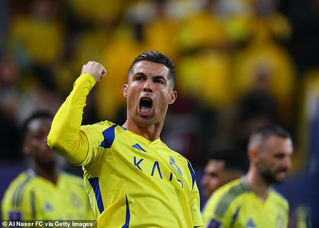 Đãi ngộ “vua chúa” của Ronaldo: Một ngày lương bằng nhiều người làm cả đời - 1 Đãi ngộ “vua chúa” của Ronaldo: Một ngày lương bằng nhiều người làm cả đời - 1