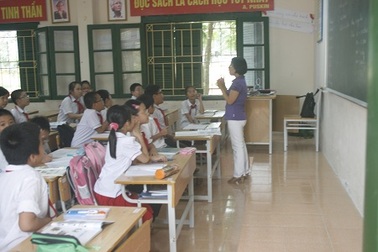 Nhiều giáo viên dạy hợp đồng bỏ nghề đi làm công nhân