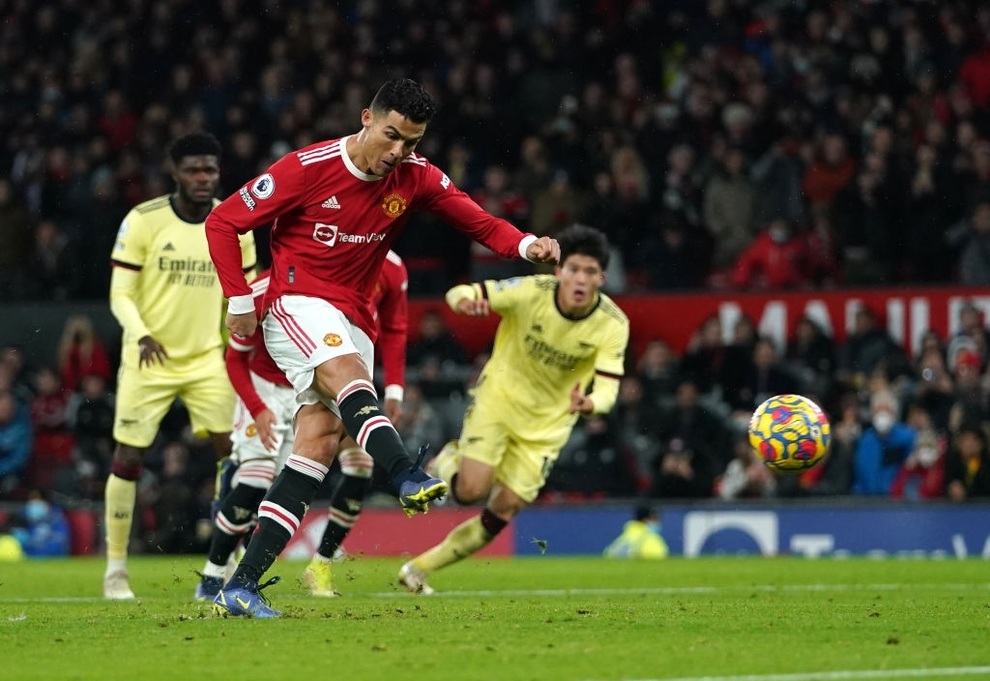 Man Utd 3-2 Arsenal: Fred sửa sai xuất sắc, Ronaldo lập cú đúp - 8 Man Utd 3-2 Arsenal: Fred sửa sai xuất sắc, Ronaldo lập cú đúp - 8