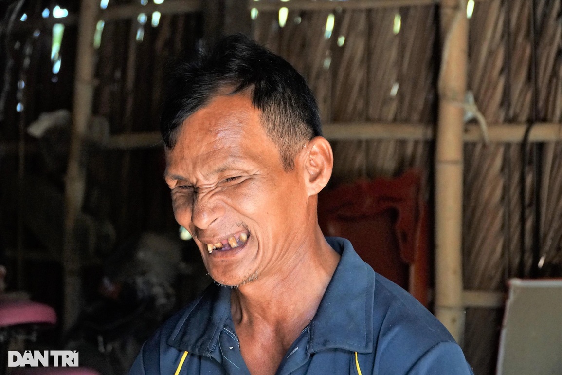 Lão nông mù tiết lộ bí quyết đặt trúm lươn siêu lạ, hát cải lương siêu hay - 2 Lão nông mù tiết lộ bí quyết đặt trúm lươn siêu lạ, hát cải lương siêu hay - 2