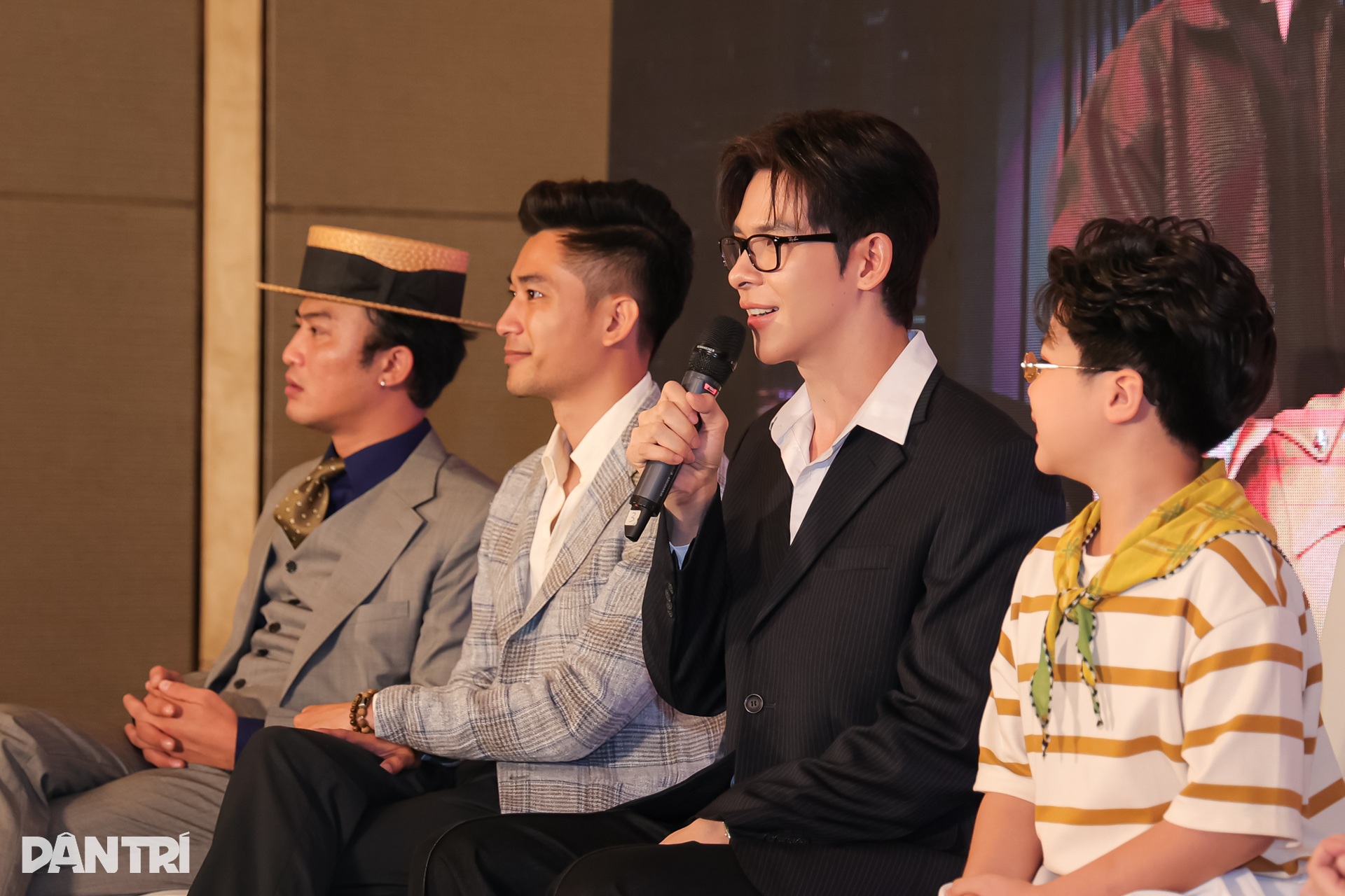 Mẹ hai con Phương Oanh đọ sắc cùng dàn mỹ nhân phim giờ vàng VTV - 9 Mẹ hai con Phương Oanh đọ sắc cùng dàn mỹ nhân phim giờ vàng VTV - 9