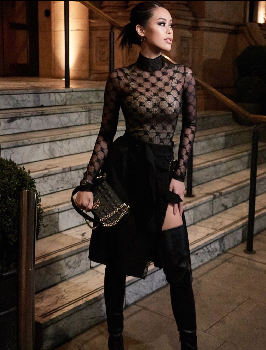 Tiên Nguyễn diện cây đen cá tính, khoe vóc dáng nóng bỏng - 2