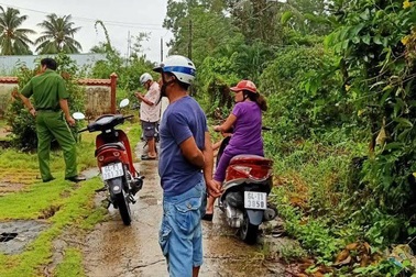 Thi thể người đàn ông phân hủy trong ngôi nhà khóa cửa