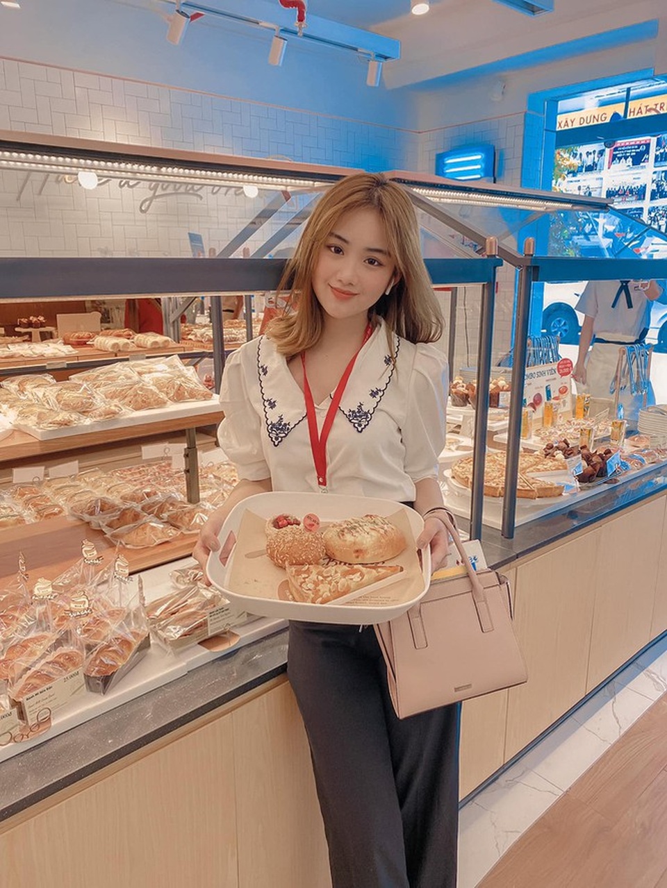Hot girl 9 năm luyện võ giành 16 HCV, muốn trở thành MC chuyên nghiệp - 8 Hot girl 9 năm luyện võ giành 16 HCV, muốn trở thành MC chuyên nghiệp - 8