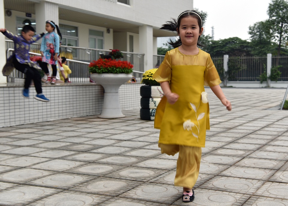 Những nhóc tì nhí nhảnh trong Tuần lễ áo dài - 8 Những nhóc tì nhí nhảnh trong Tuần lễ áo dài - 8