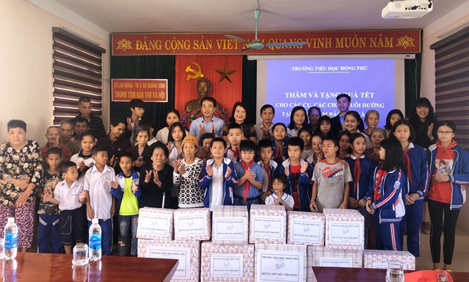 Quảng Bình: Trao quà Tết cho học sinh trường khuyết tật, SOS - 1 Quảng Bình: Trao quà Tết cho học sinh trường khuyết tật, SOS - 1