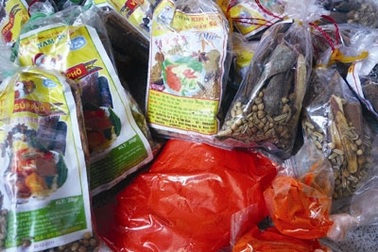 Kinh hoàng thực phẩm “ngậm” hóa chất