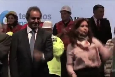 Video nữ Tổng thống Argentina nhảy sung trên sân khấu gây sốt