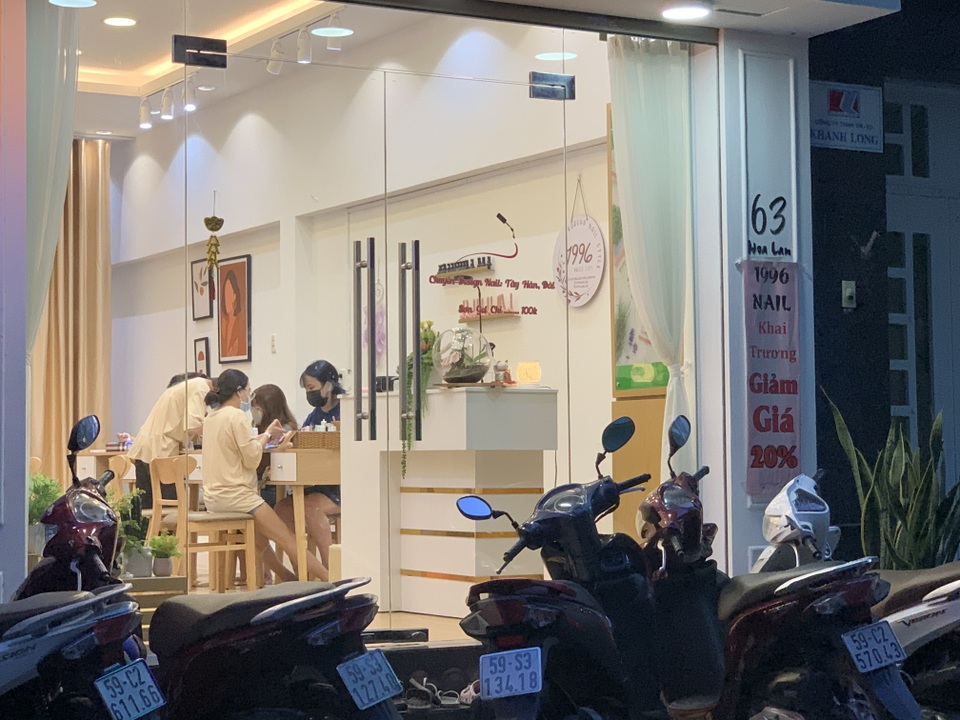 Salon tóc, tiệm nail, spa… chạy đua với Covid để kịp hốt cú chót dịp Tết - 2 Salon tóc, tiệm nail, spa… chạy đua với Covid để kịp hốt cú chót dịp Tết - 2
