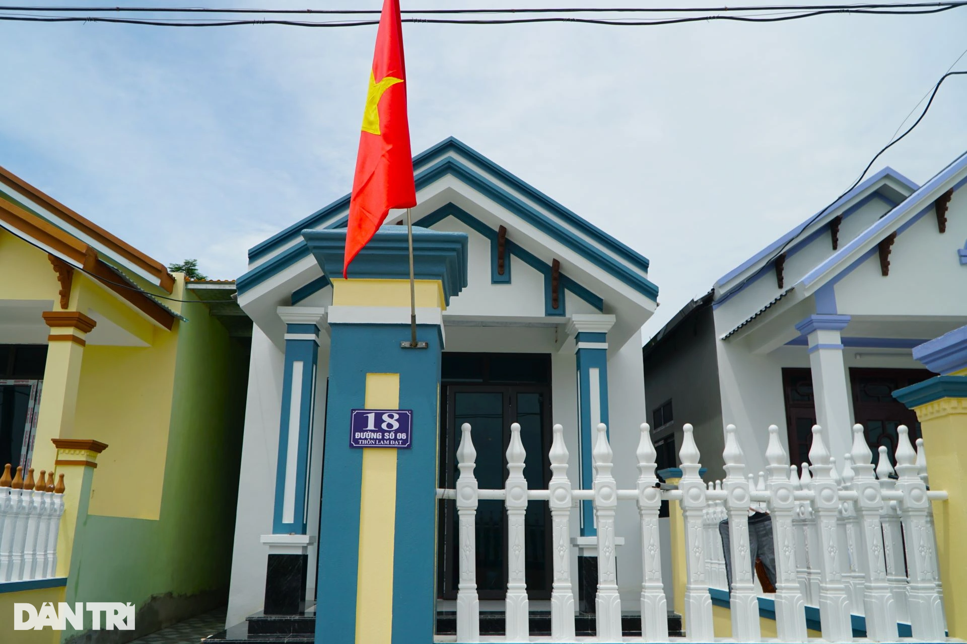 Nước mắt ngày từ sông nước chuyển lên ở khu biệt thự - 11 Nước mắt ngày từ sông nước chuyển lên ở khu biệt thự - 11