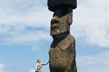Những chiếc mũ đá nặng 13 tấn đặt trên đầu bức tượng bí ẩn ở Đảo Phục Sinh