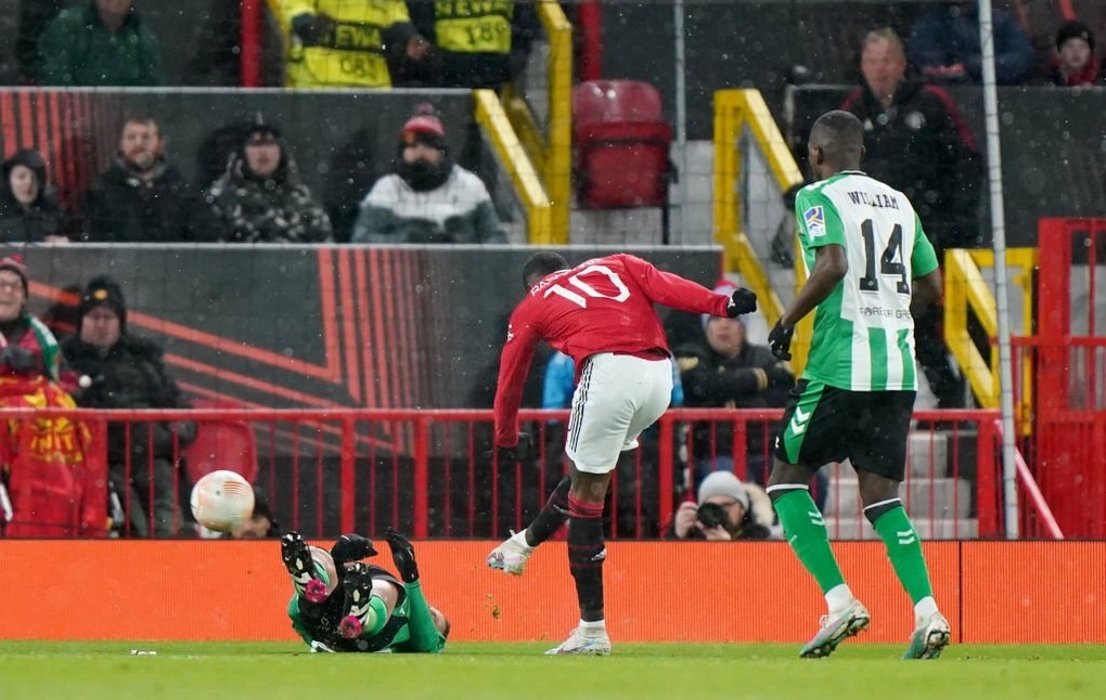 Man Utd thắng Betis 4-1 tại Old Trafford - 2 Man Utd thắng Betis 4-1 tại Old Trafford - 2