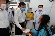 Nạn nhân kể lại phút kinh hoàng xe khách và xe đầu kéo tông nhau