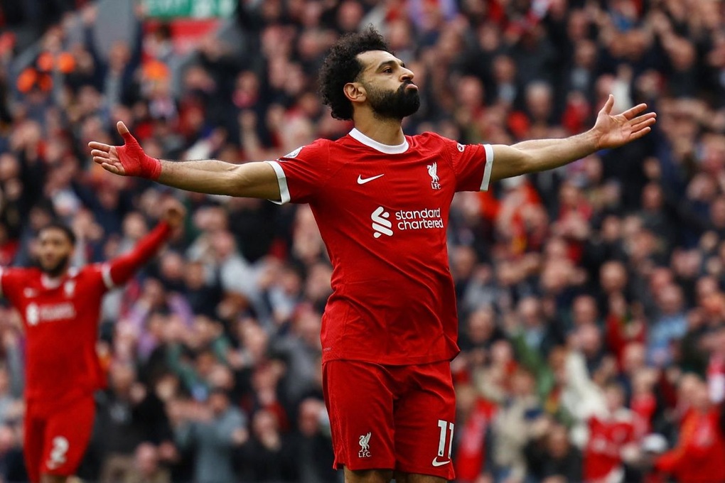 Liverpool vươn lên dẫn đầu bảng Premier League - 1 Liverpool vươn lên dẫn đầu bảng Premier League - 1