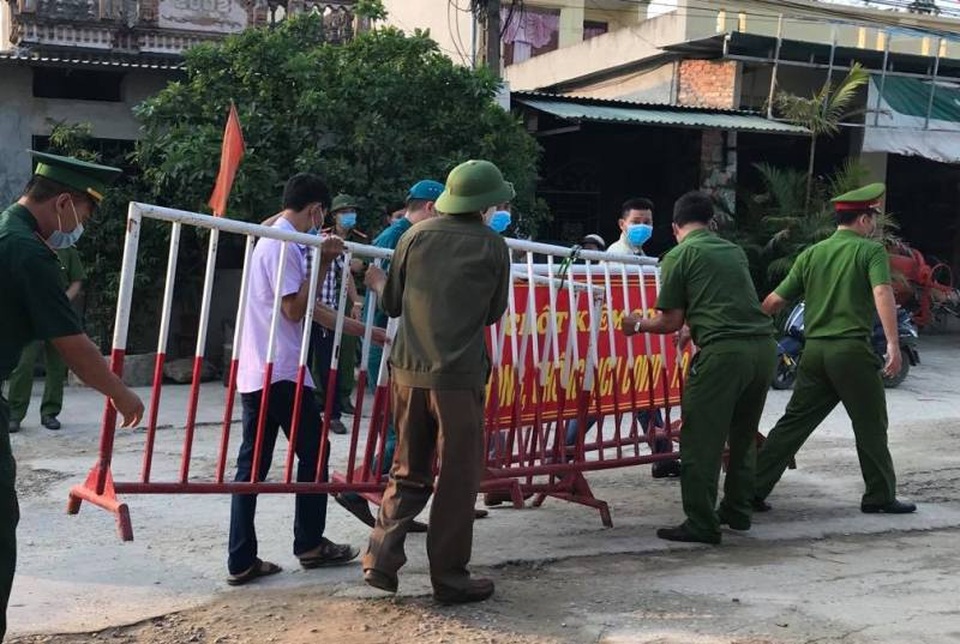 Sầm Sơn gỡ bỏ phong tỏa tại khu dân cư nơi có bệnh nhân Covid-19 - 2 Sầm Sơn gỡ bỏ phong tỏa tại khu dân cư nơi có bệnh nhân Covid-19 - 2