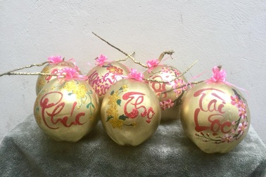 Dừa vàng khắc thư pháp: Hàng độc chơi Tết, dân buôn bán nghìn quả