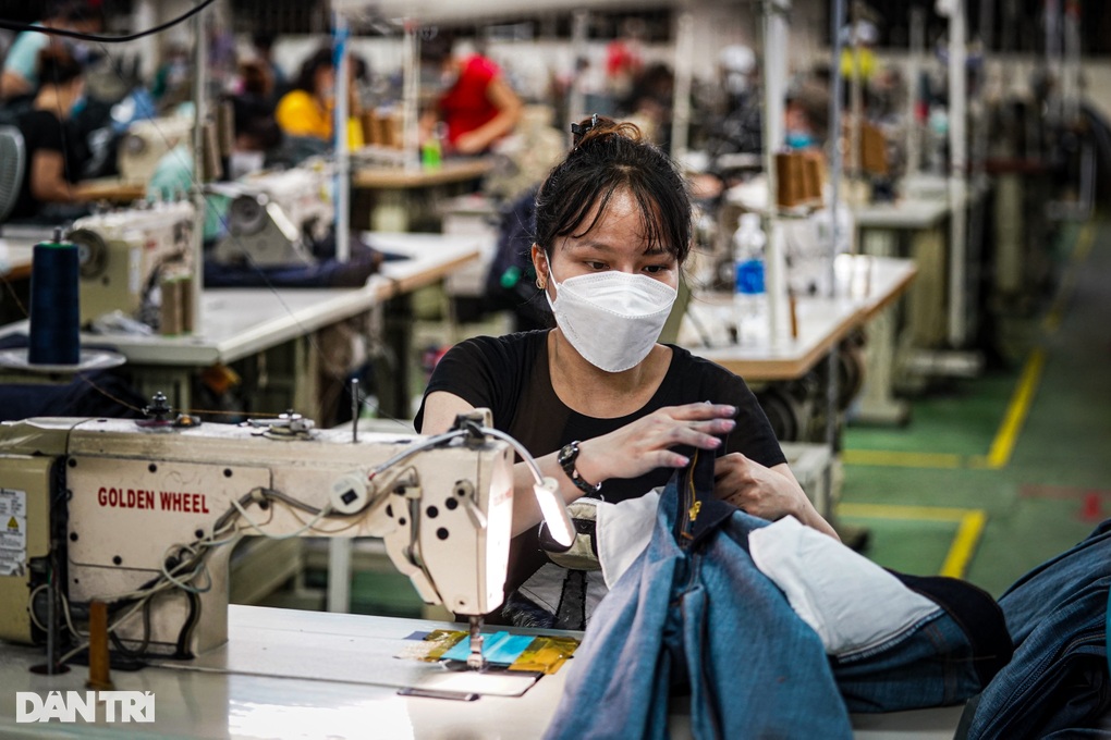 Công nhân bụng bầu vượt mặt trả phòng về quê vì... ít việc - 1 Công nhân bụng bầu vượt mặt trả phòng về quê vì... ít việc - 1