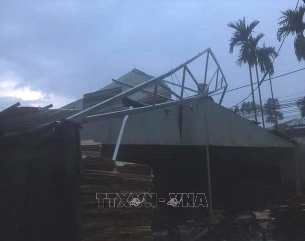 Yên Bái thiệt hại khoảng 11 tỷ đồng do mưa to kèm theo gió lốc - 2 Yên Bái thiệt hại khoảng 11 tỷ đồng do mưa to kèm theo gió lốc - 2