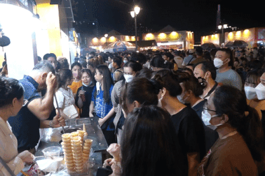 Người dân TPHCM chen chân tham gia lễ hội văn hóa ẩm thực quốc tế