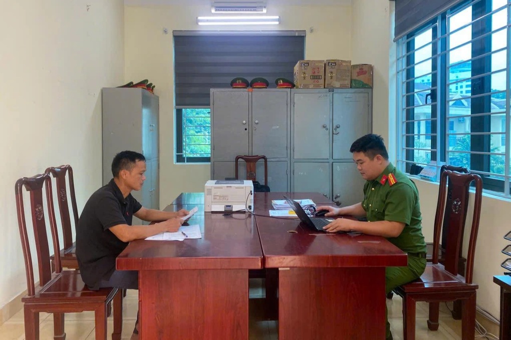 Khởi tố người đàn ông dùng kích điện để đánh cá - 1 Khởi tố người đàn ông dùng kích điện để đánh cá - 1