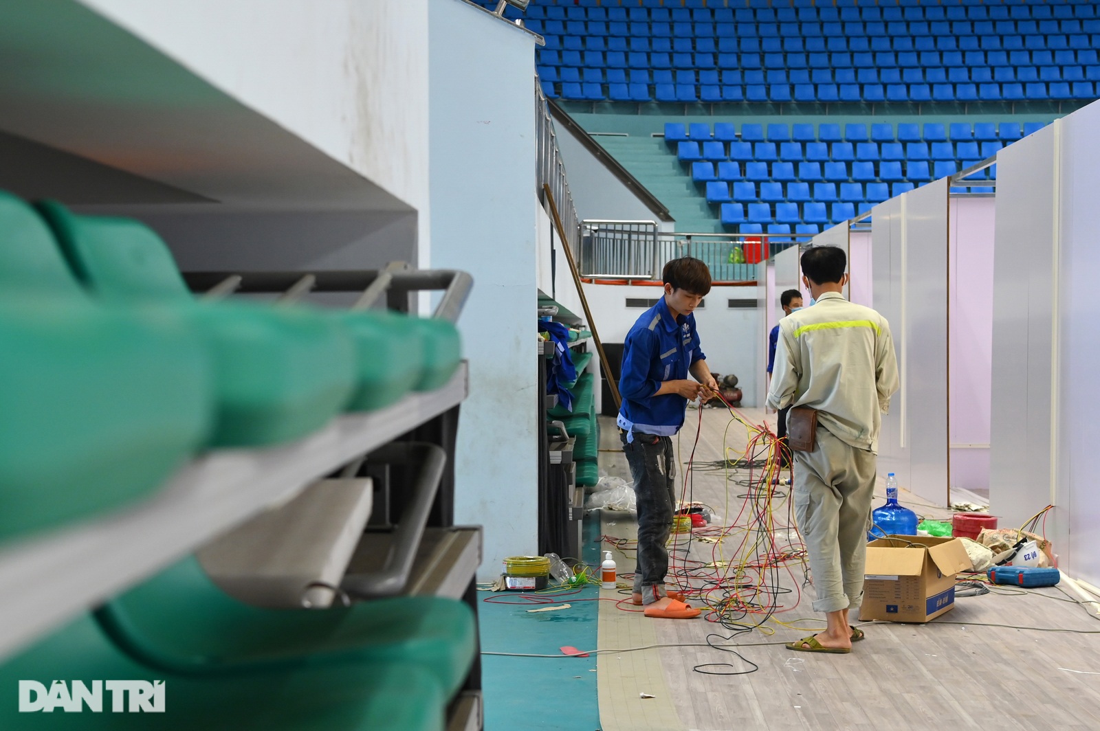 Cận cảnh bệnh viện dã chiến với 620 giường trong Nhà thi đấu Bắc Giang - 10 Cận cảnh bệnh viện dã chiến với 620 giường trong Nhà thi đấu Bắc Giang - 10