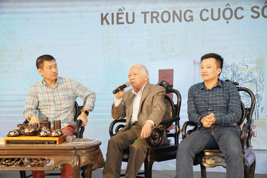 “Có những bức tranh họa Kiều lùn, béo…”