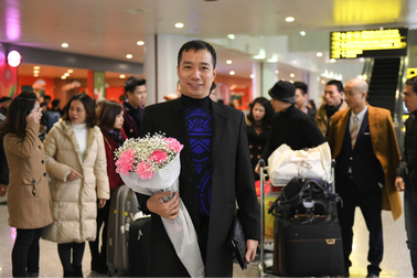 Sau Paris Haute Couture, NTK Hoài Nam tiếp tục mang áo dài Việt sang Singapore