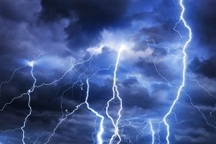 Hàng trăm cú sét xuất hiện trong 10 phút ở miền Bắc, Hà Nội mưa lớn cả ngày