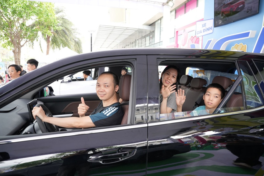VinFast VF MPV 7 hút khách tại sự kiện lái thử ở Thanh Hóa - 5 VinFast VF MPV 7 hút khách tại sự kiện lái thử ở Thanh Hóa - 5