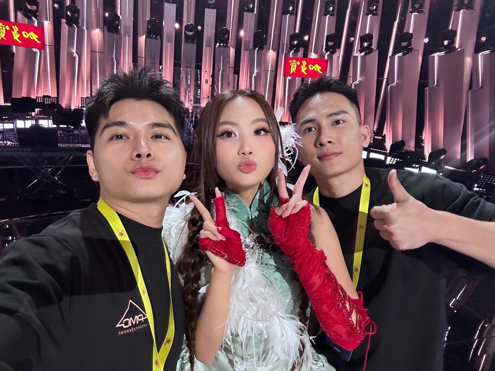 Chuyên gia trang điểm kể chuyện hậu trường của Phương Mỹ Chi ở Sing! Asia - 1 Chuyên gia trang điểm kể chuyện hậu trường của Phương Mỹ Chi ở Sing! Asia - 1