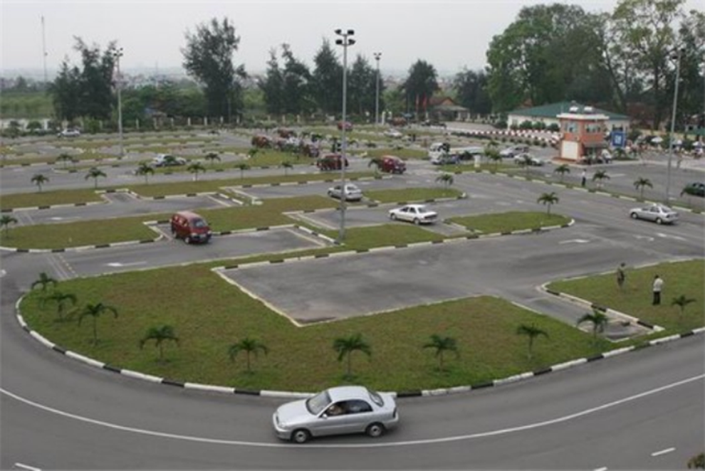 Sát hạch lái ô tô: Xử lý 100 tình huống giả định theo mô phỏng 3D - 1 Sát hạch lái ô tô: Xử lý 100 tình huống giả định theo mô phỏng 3D - 1