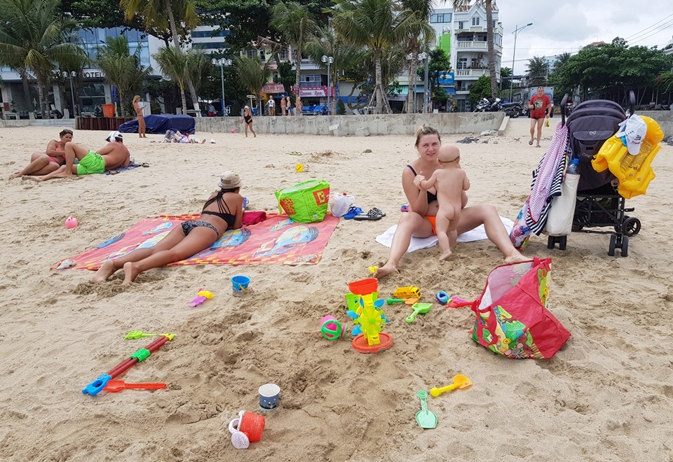 Giữa mùa dịch Covid-19, khách Nga vẫn tấp nập ở Nha Trang - 2 Giữa mùa dịch Covid-19, khách Nga vẫn tấp nập ở Nha Trang - 2
