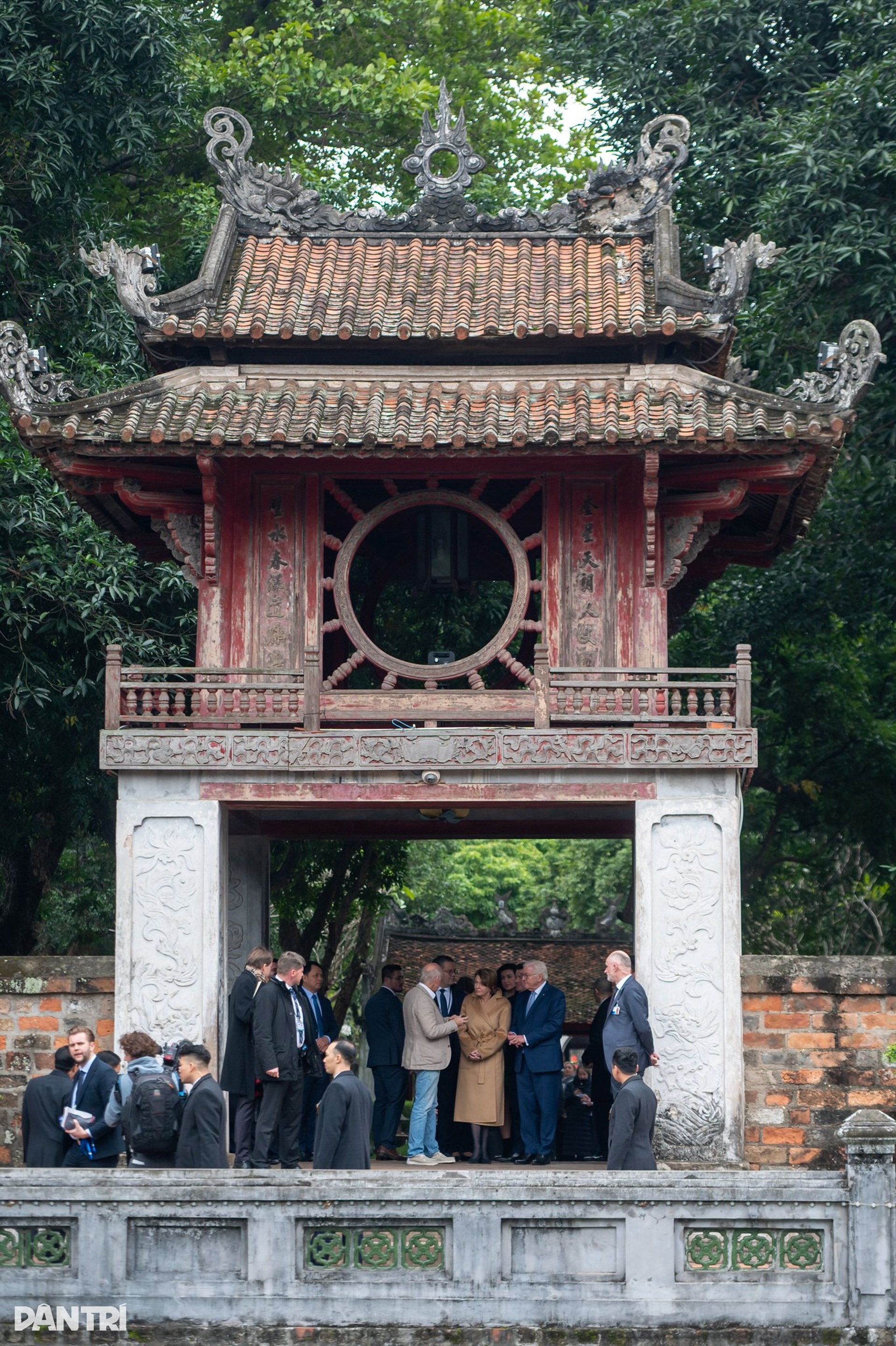 Tổng thống Đức thăm Văn Miếu, dạo phố cổ - 2 Tổng thống Đức thăm Văn Miếu, dạo phố cổ - 2