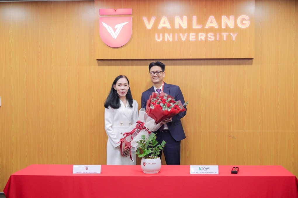 Chứng khoán Kafi ký kết hợp tác toàn diện cùng Trường đại học Văn Lang - 2 Chứng khoán Kafi ký kết hợp tác toàn diện cùng Trường đại học Văn Lang - 2