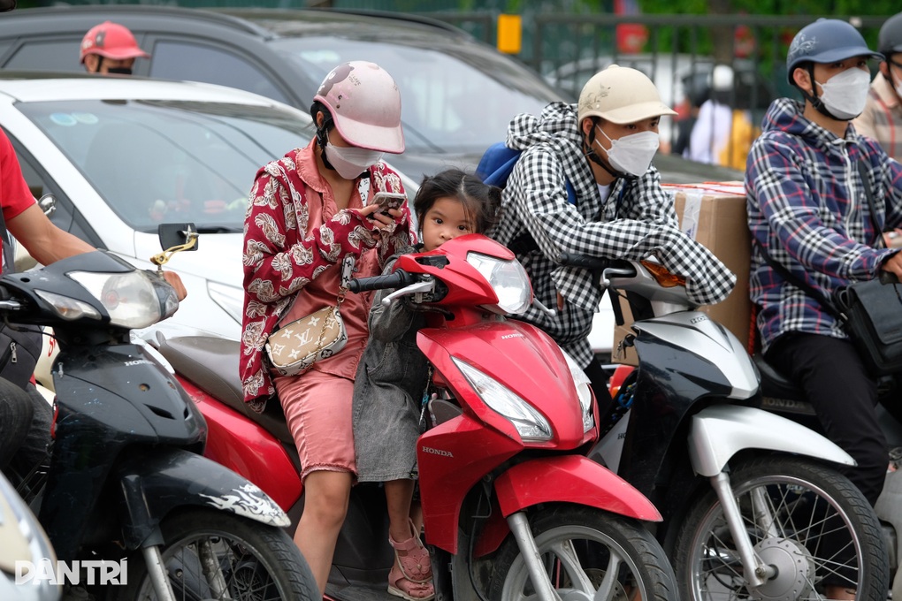Nhiều tuyến đường Hà Nội tắc không lối thoát - 5 Nhiều tuyến đường Hà Nội tắc không lối thoát - 5