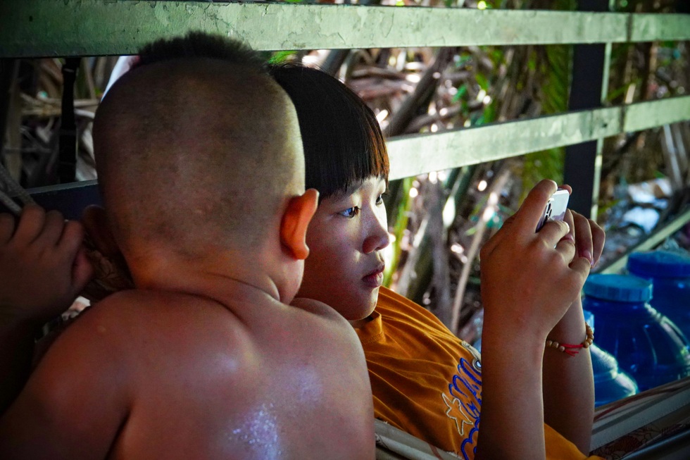 Người Sài Gòn bất đắc dĩ sống mòn dưới gầm cầu - 9 Người Sài Gòn bất đắc dĩ sống mòn dưới gầm cầu - 9