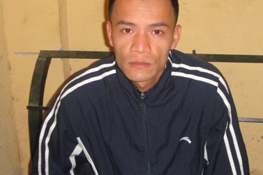 Vừa chuồn khỏi xe buýt, kẻ móc túi bị “nhà báo” tóm gọn