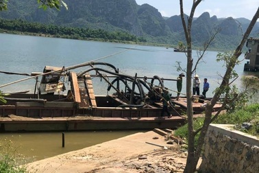 Tá hỏa phát hiện sọ người mắc kẹt trong ống hút cát