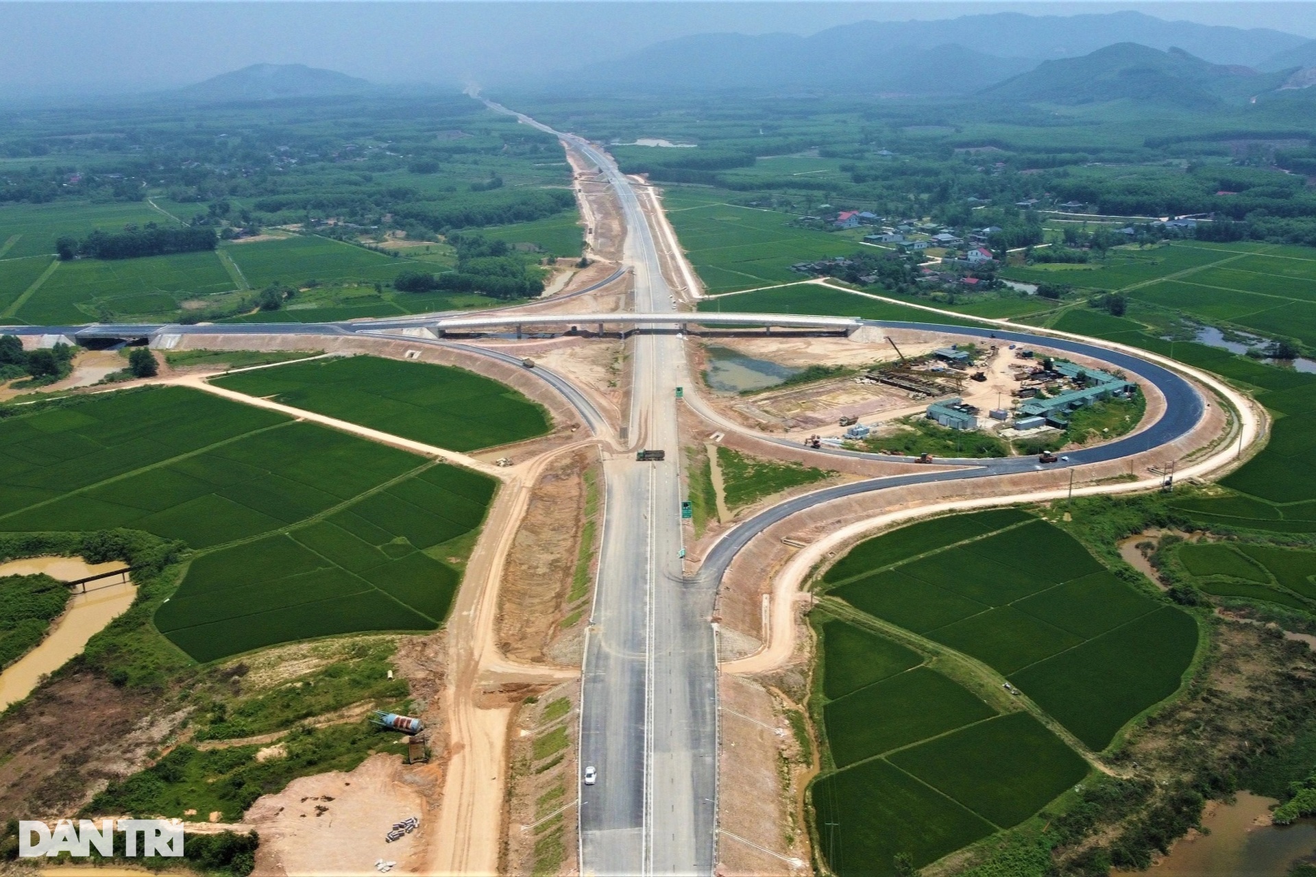Toàn cảnh cao tốc kết nối đến phía nam Hà Tĩnh, nhiều đoạn xuyên đồi - 5 Toàn cảnh cao tốc kết nối đến phía nam Hà Tĩnh, nhiều đoạn xuyên đồi - 5