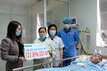 Bạn đọc giúp đỡ chàng trai bị viêm não Nhật Bản gần 128 triệu đồng