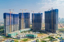 “Nhà ở hạng sang tốt nhất Việt Nam” Sunshine City chính thức cất nóc tòa đầu tiên