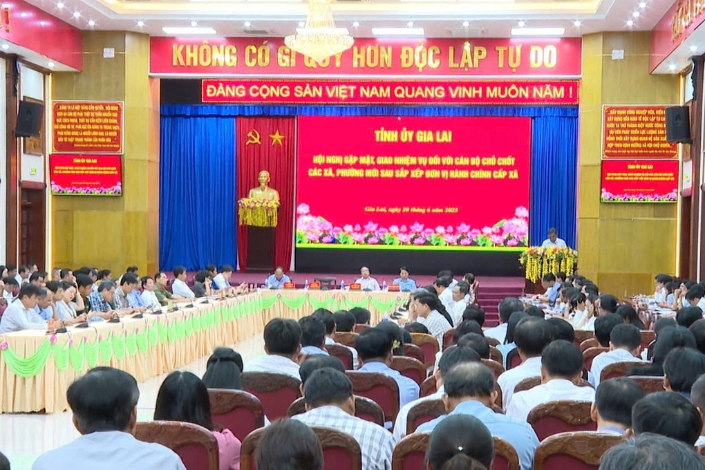 Bí thư Tỉnh ủy Gia Lai giao nhiệm vụ cho cán bộ chủ chốt xã, phường mới - 1 Bí thư Tỉnh ủy Gia Lai giao nhiệm vụ cho cán bộ chủ chốt xã, phường mới