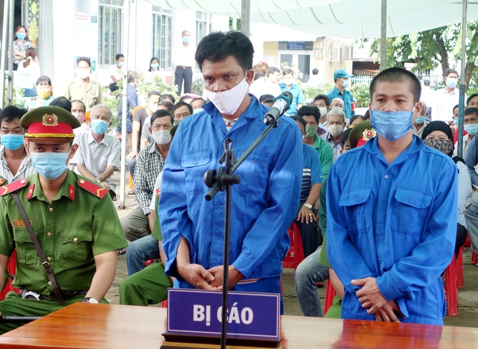 3 đối tượng đưa người xuất cảnh trái phép lĩnh 14 năm tù - 1 3 đối tượng đưa người xuất cảnh trái phép lĩnh 14 năm tù - 1